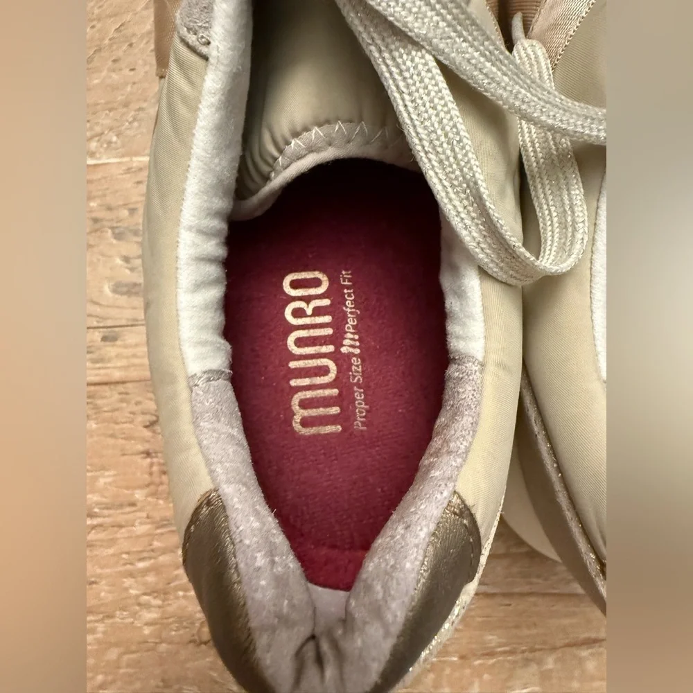 Munro Piper Suede / Nylon Casual Sneakers EUC 10.5 N